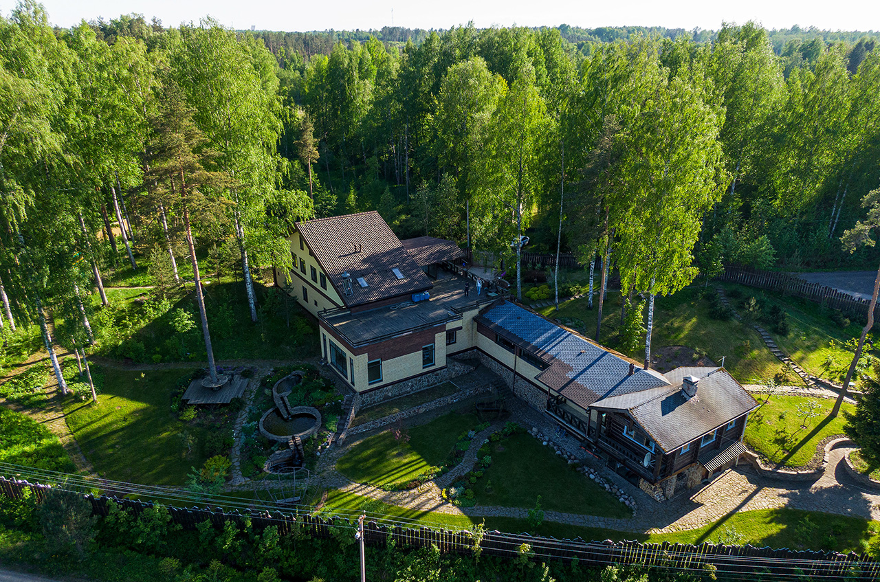 Дом 655,1 м² на участке 65 сот