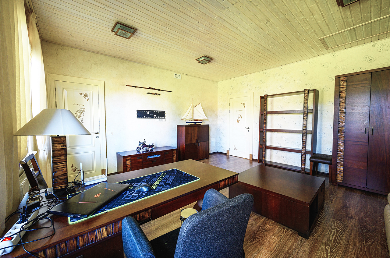 Дом 655,1 м² на участке 65 сот